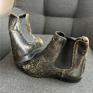 Italian cracked leather Chelsea boots